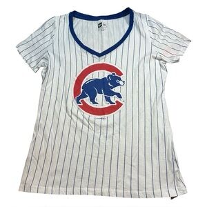 Chicago Cubs Women’s V-Neck Tee – Size L